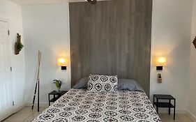 Cozy Studio Near Coconut Grove - 7C